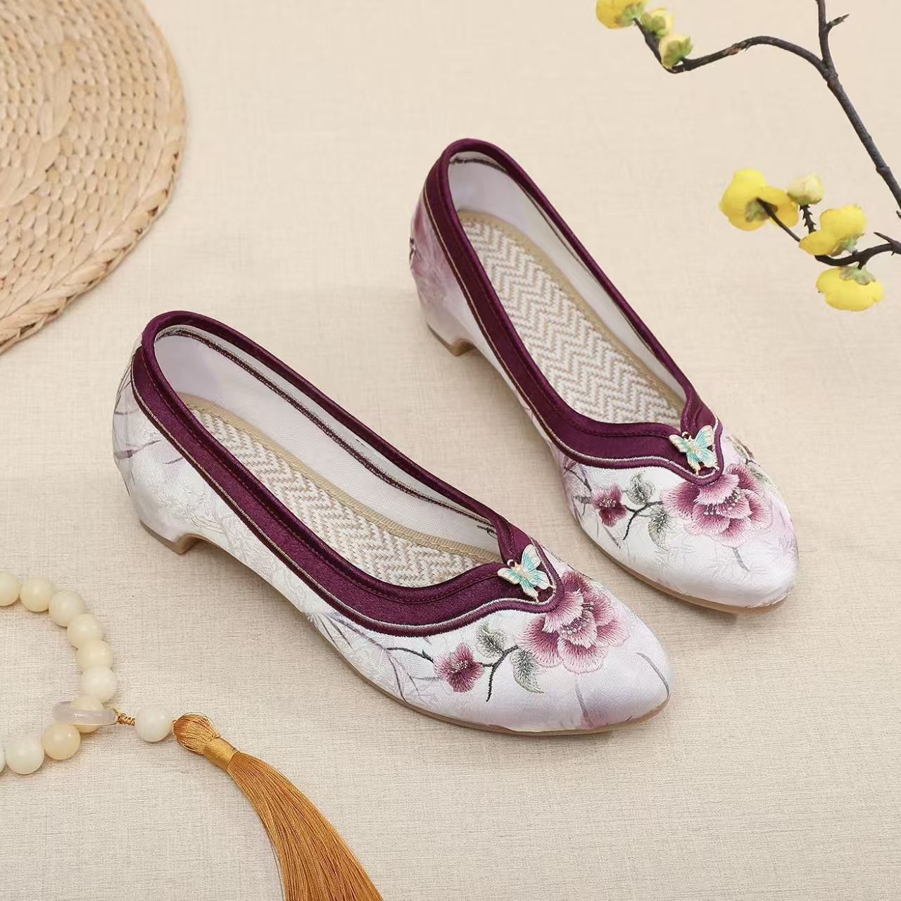 Embroidery Style - Zapatos Cheongsam bordados de tacón bajo