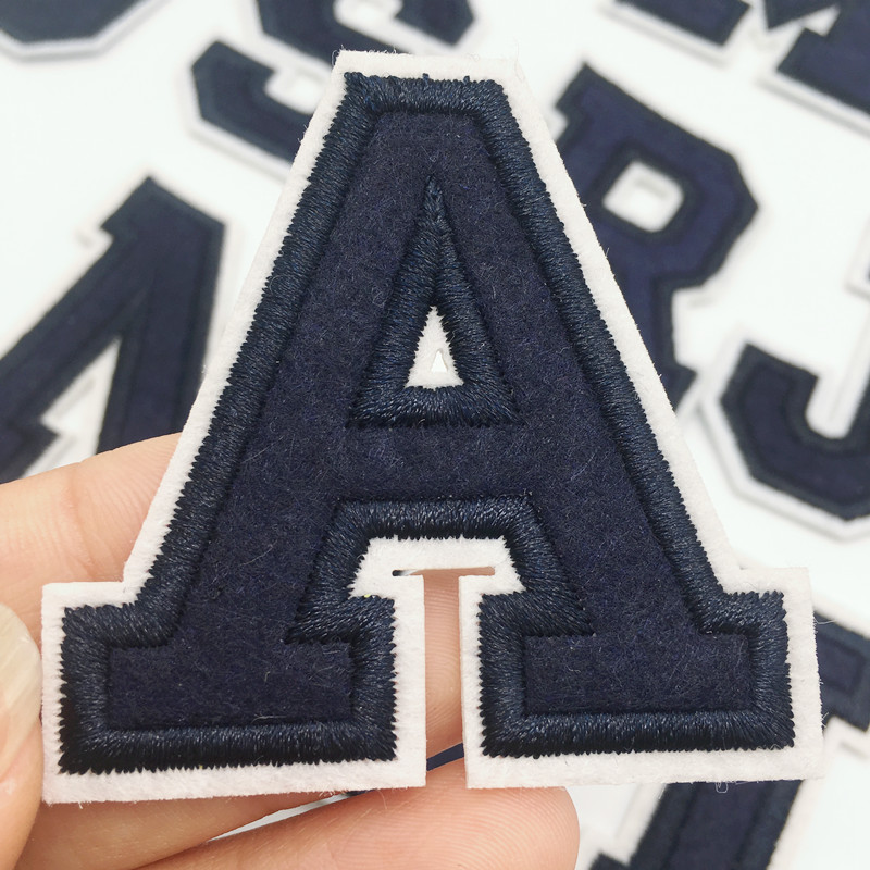 Embroidery Letter M - Parches bordados de letras de color