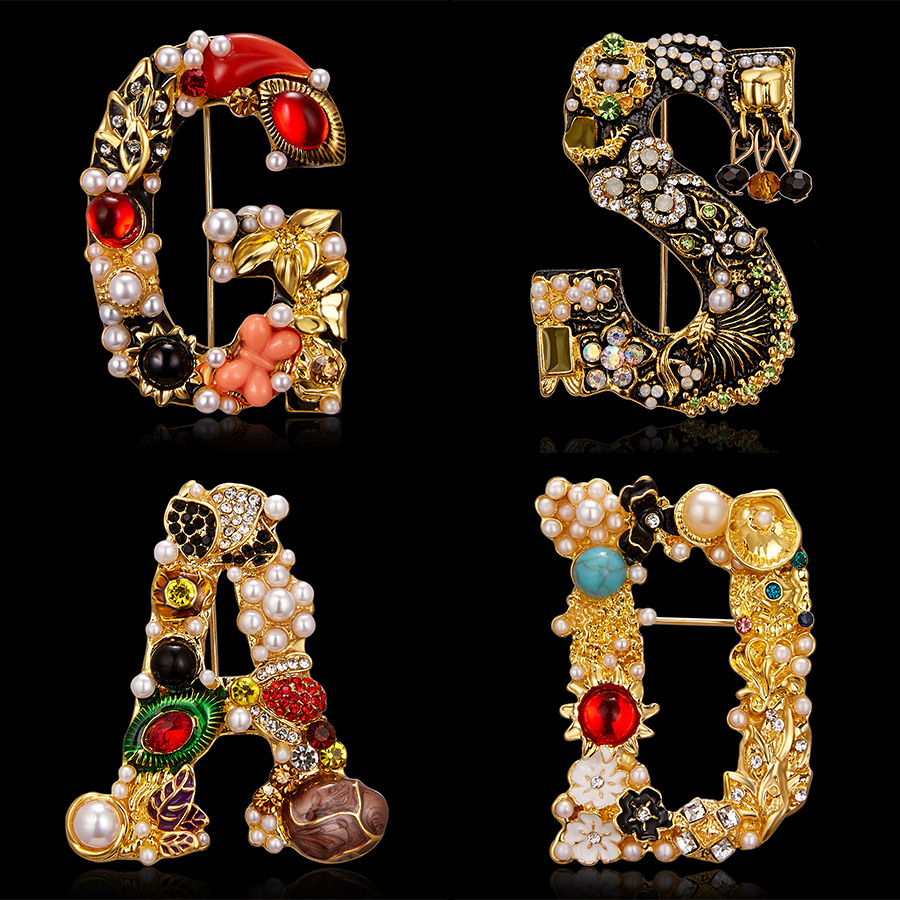Broches con letras iniciales d - Embroidery Letter M reseña y precio