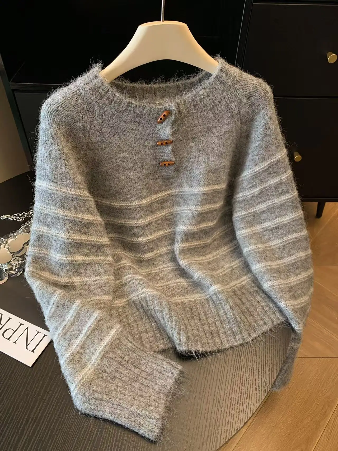 Suéter de Lana y Cachemira a R - Embroidery Fashion reseña y precio