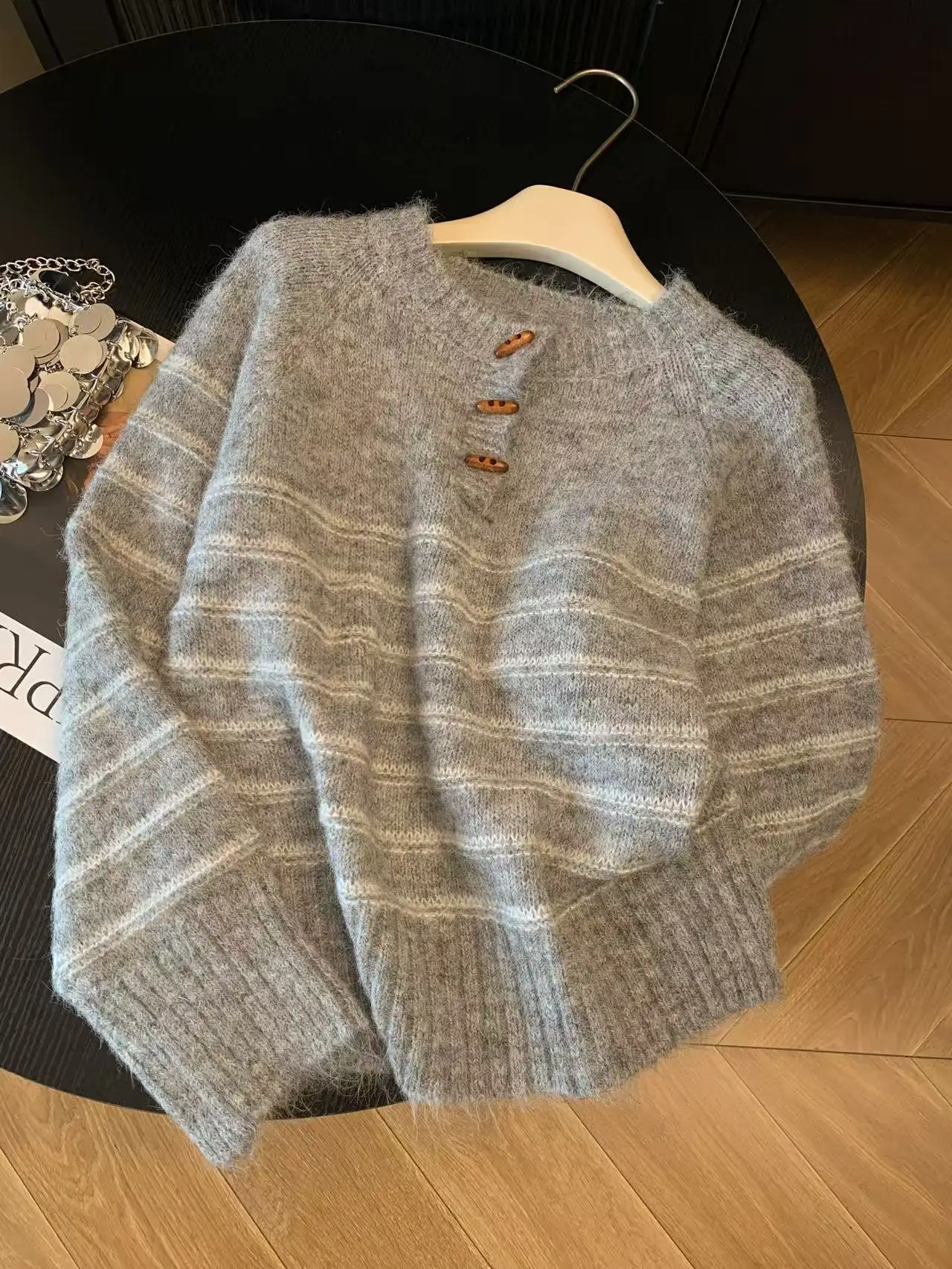 Suéter de Lana y Cachemira a R - Embroidery Fashion reseña y precio