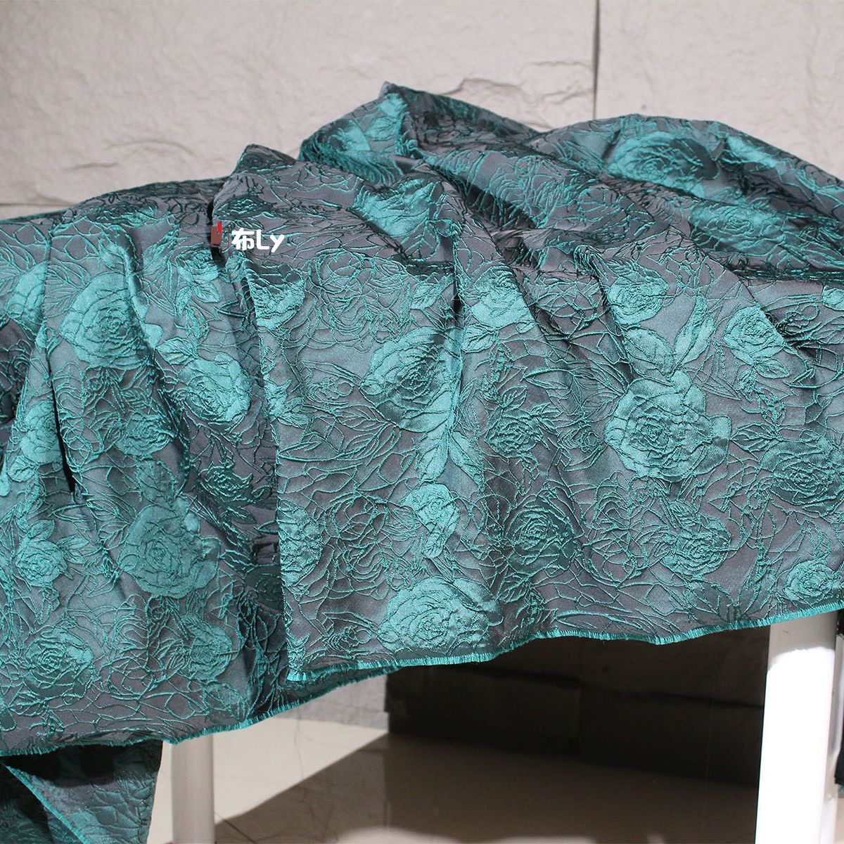 Tela de Jacquard Irregular con - Embroidery Texture reseña y precio