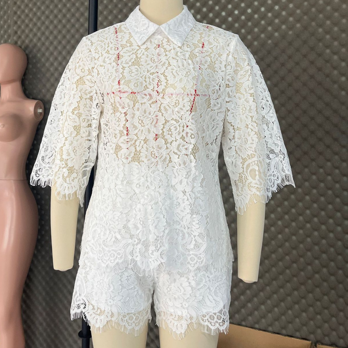 Conjunto de Shorts con Bordado - Embroidery Uniforms reseña y precio