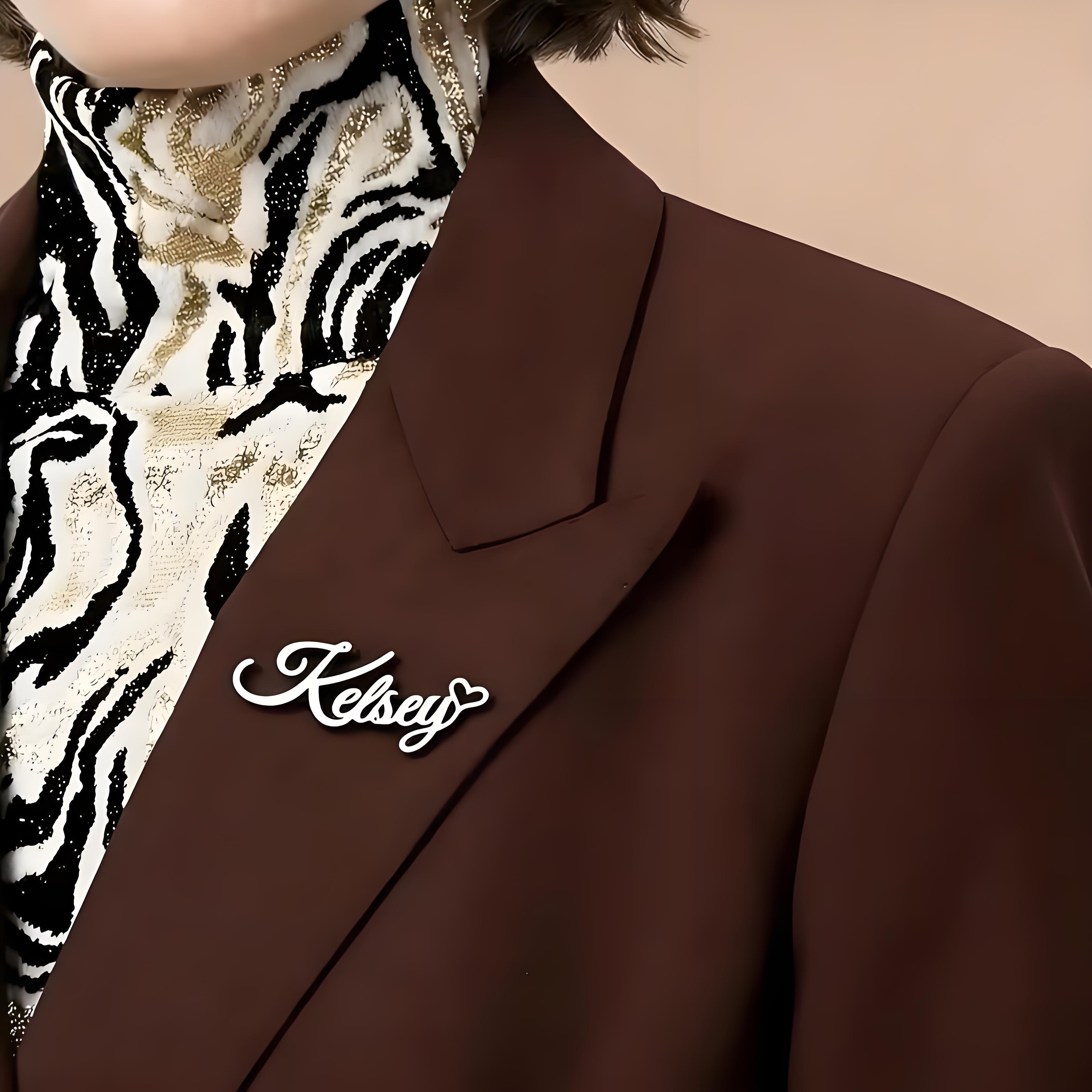 Pin de Solapa con Nombre en Cu - Embroidery Texture reseña y precio