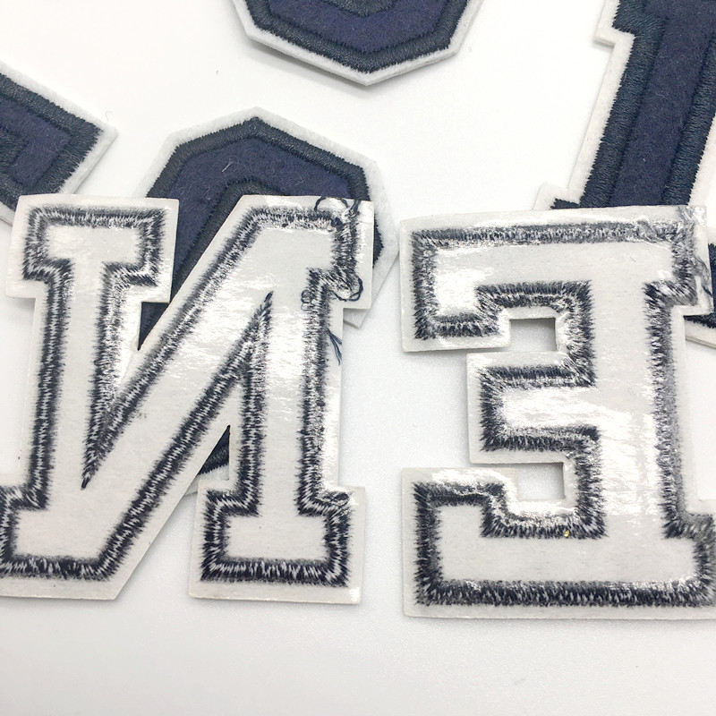 Parches bordados de letras de  - Embroidery Letter M reseña y precio