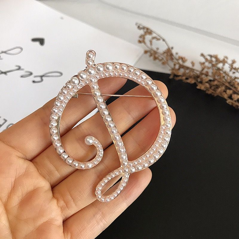 Broche de perlas de A-Z con le - Embroidery Letter M reseña y precio